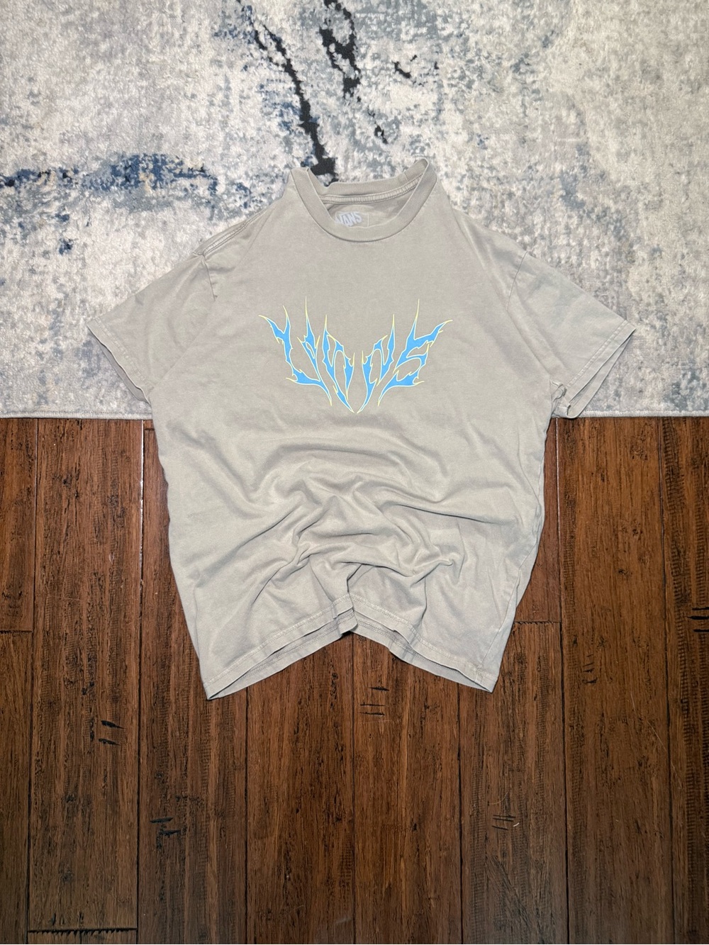 Vans Tribal Logo Graphic T-Shirt Gray – Size Small
